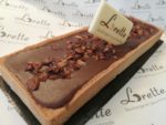 Tarte au chocolat et praliné pécan de Lorette, boulangerie à Paris