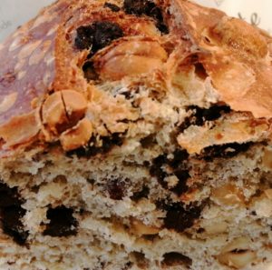 Pain au chocolat et noisettes