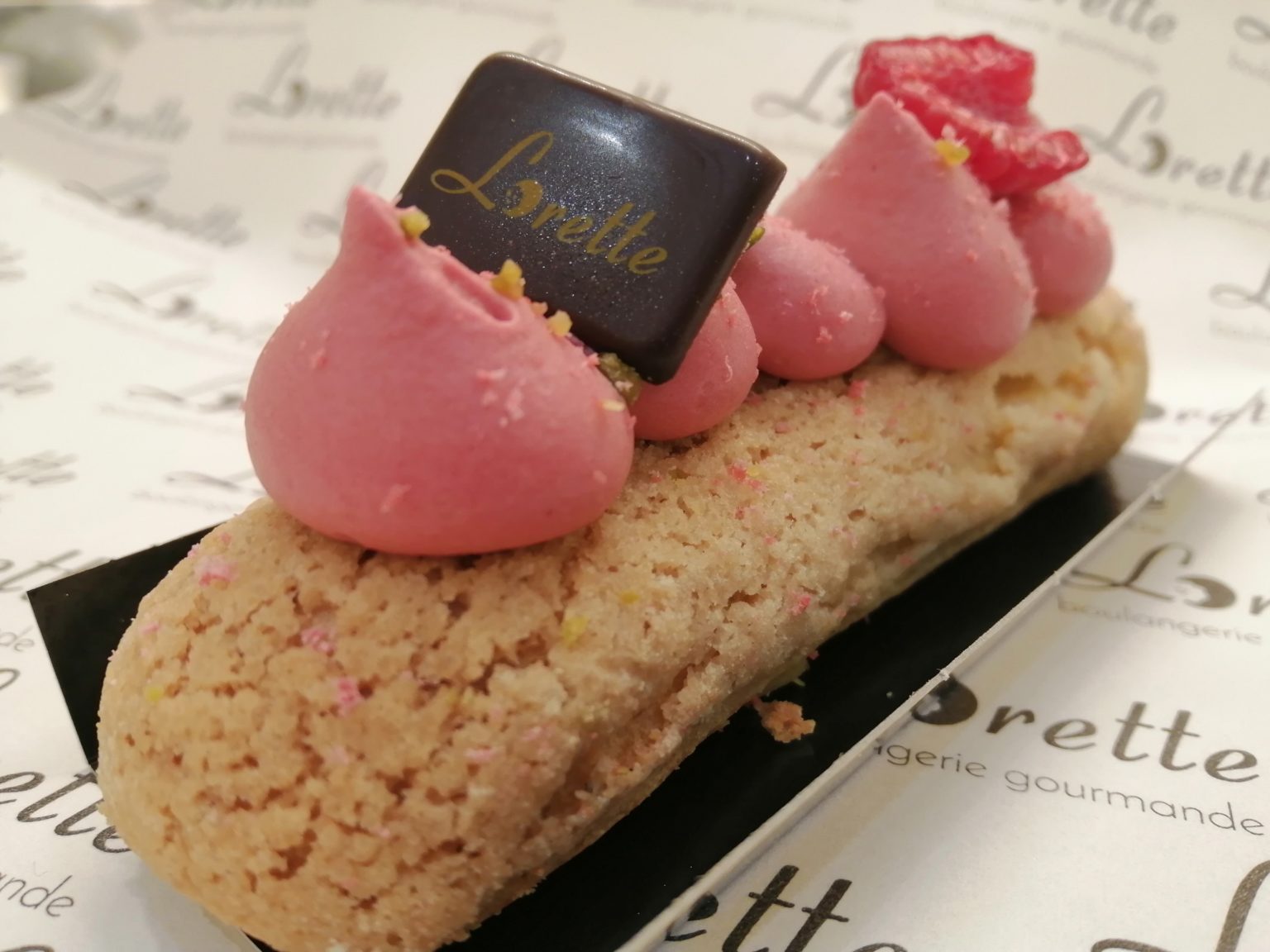 Eclair craquelin framboise pistache boulangerie Lorette Paris