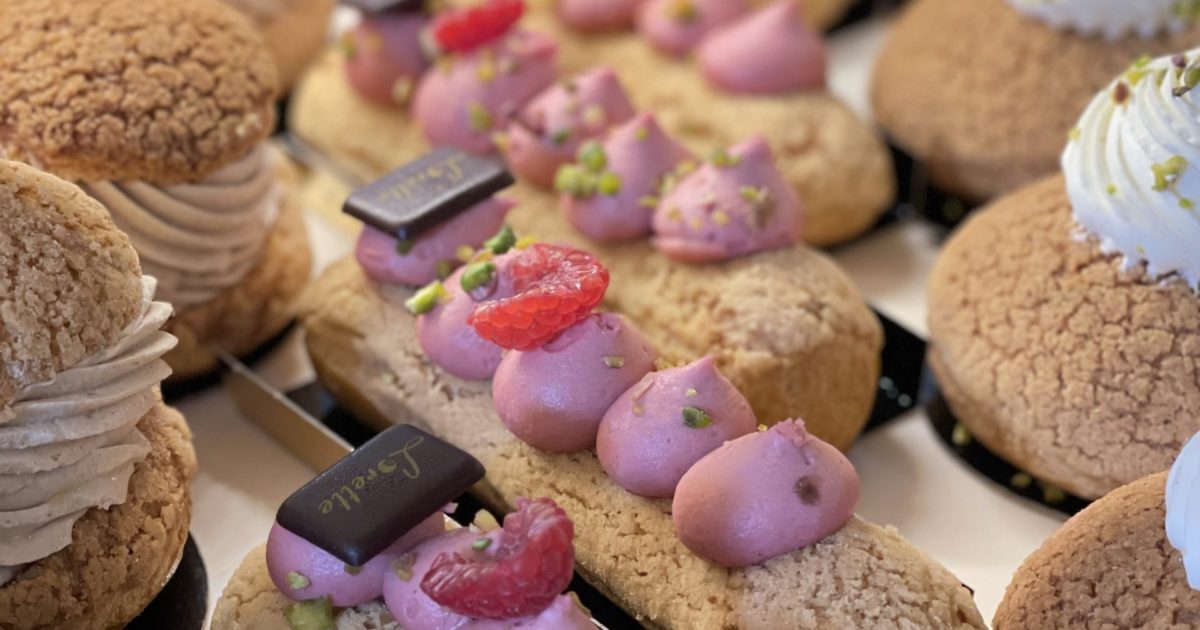 Eclair craquelin pistache framboises boulangerie Lorette Paris
