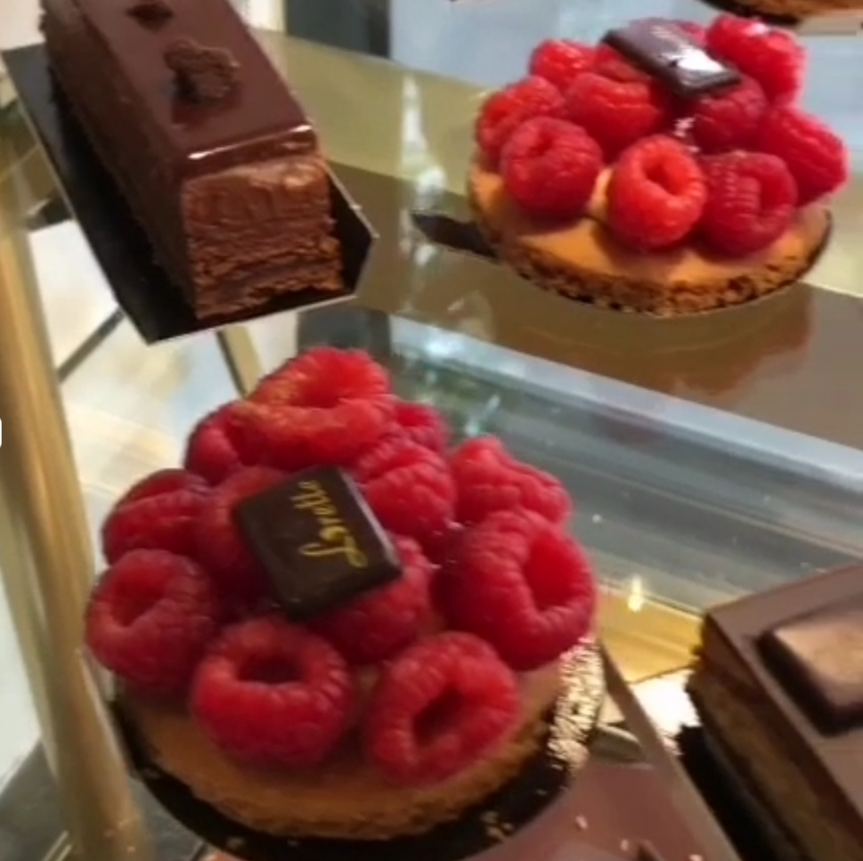 1er mai 2021 boulangerie patisserie artisanale ouverte Lorette Paris