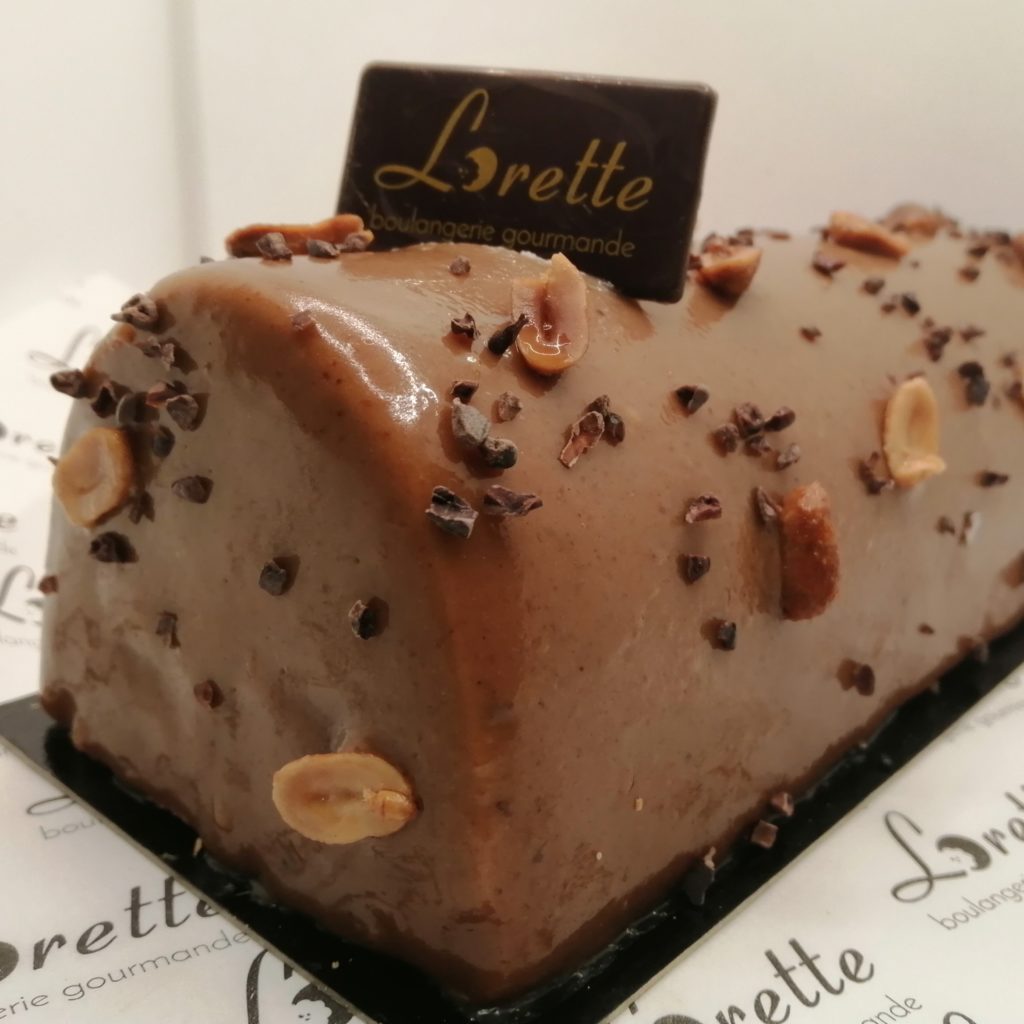 Bûche entremets chocolat, caramel et cacahuète | Lorette Paris