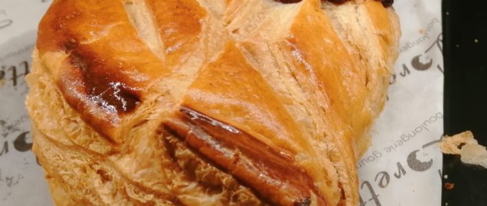 Chausson aux figues, viennoiserie du mois chez Lorette, boulangerie artisanale à Paris