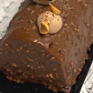 Bûche entremets chocolat et praliné | boulangerie Lorette Paris