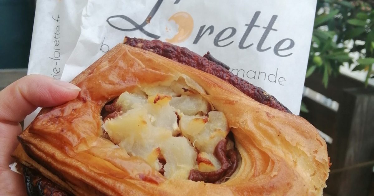 Viennoiserie du mois feuilleté poire chocolat Lorette boulangerie bio Paris, pâtisserie